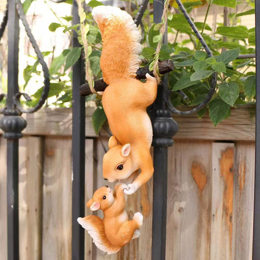 Creative Climbing Rope Squirrel Figurine Perfect for Garden and Outdoor Decoration_0