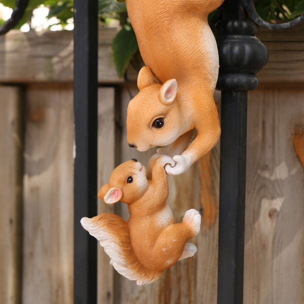 Creative Climbing Rope Squirrel Figurine Perfect for Garden and Outdoor Decoration_2